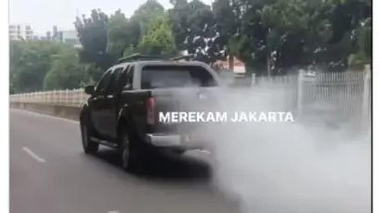 Kepala Dinas Tenaga Kerja, Transmigrasi dan Energi (Disnakertransgi) Hari Nugroho mengakui mobil pelat merah yang mengeluarkan asap sampai mengebul merupakan mobil dari Satuan Kerja Perangkat Daerah (SKPD)nya.