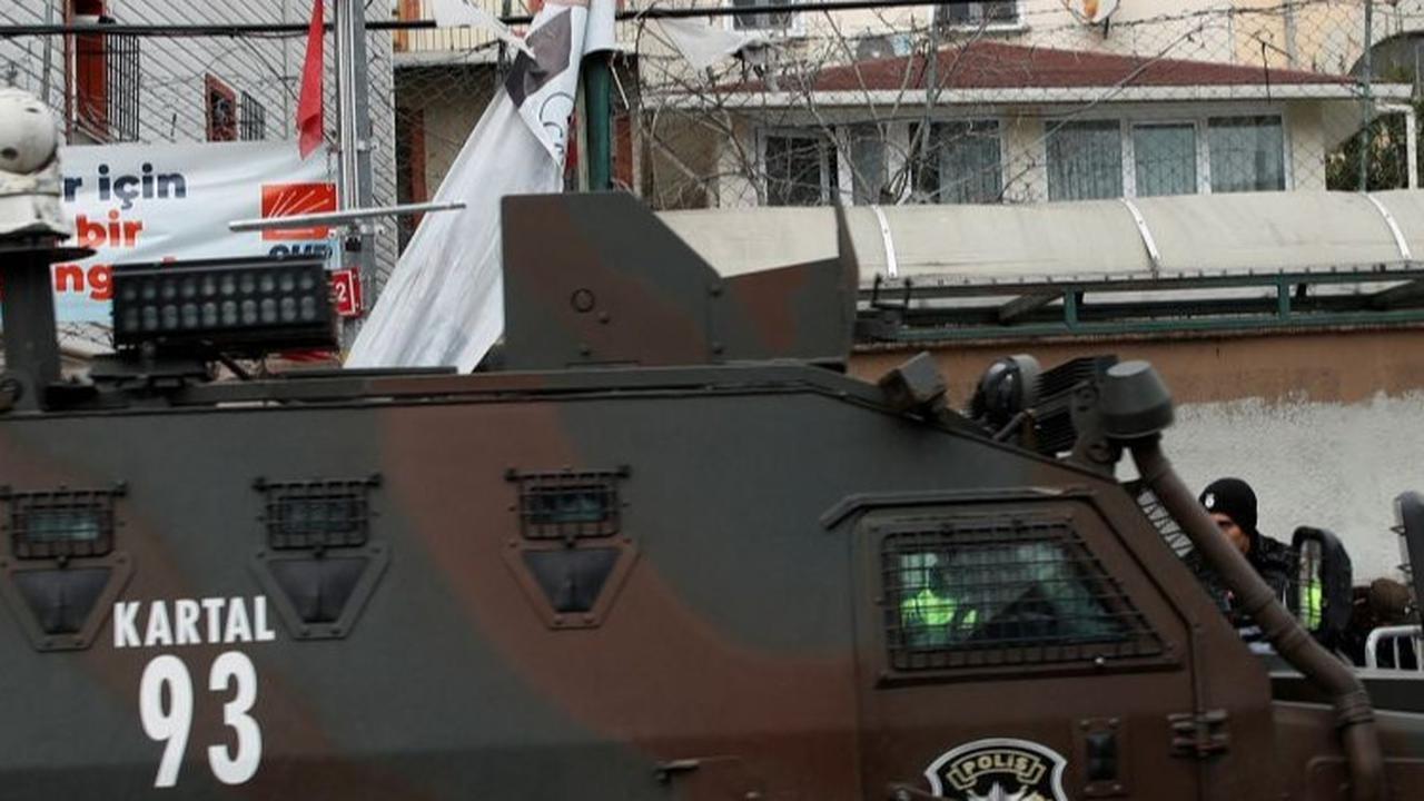 Hingga saat ini belum ada kejelasan atas motif serangan itu. Sebab dua pelaku merupakan warga asing yang identitasnya belum diketahui.<br>(Foto REUTERS / Dilara Senkaya)<br>