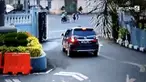 Kamera CCTV di Gereja Katedral Pontianak merekam aksi penjambretan yang dilakukan pengendara motor terhadap dua wanita yang merupakan jemaat gereja. Wanita dibuat jatuh hingga tak sadarkan diri.