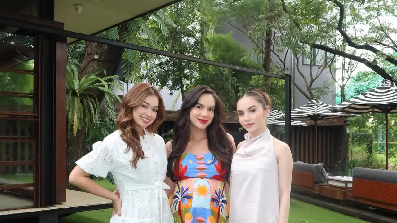 Kompak Serba Putih, Gaya Rebecca Klopper dan Elina Joerg Hadiri Ulang Tahun Bumil Steffi Zamora Curi Perhatian