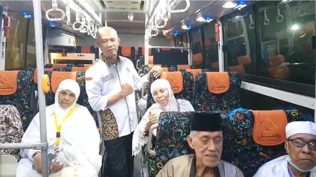 Penuh Haru dan Tangis Bahagia Saat 300 Jemaah Haji Lansia Kembali dari Safari Wukuf