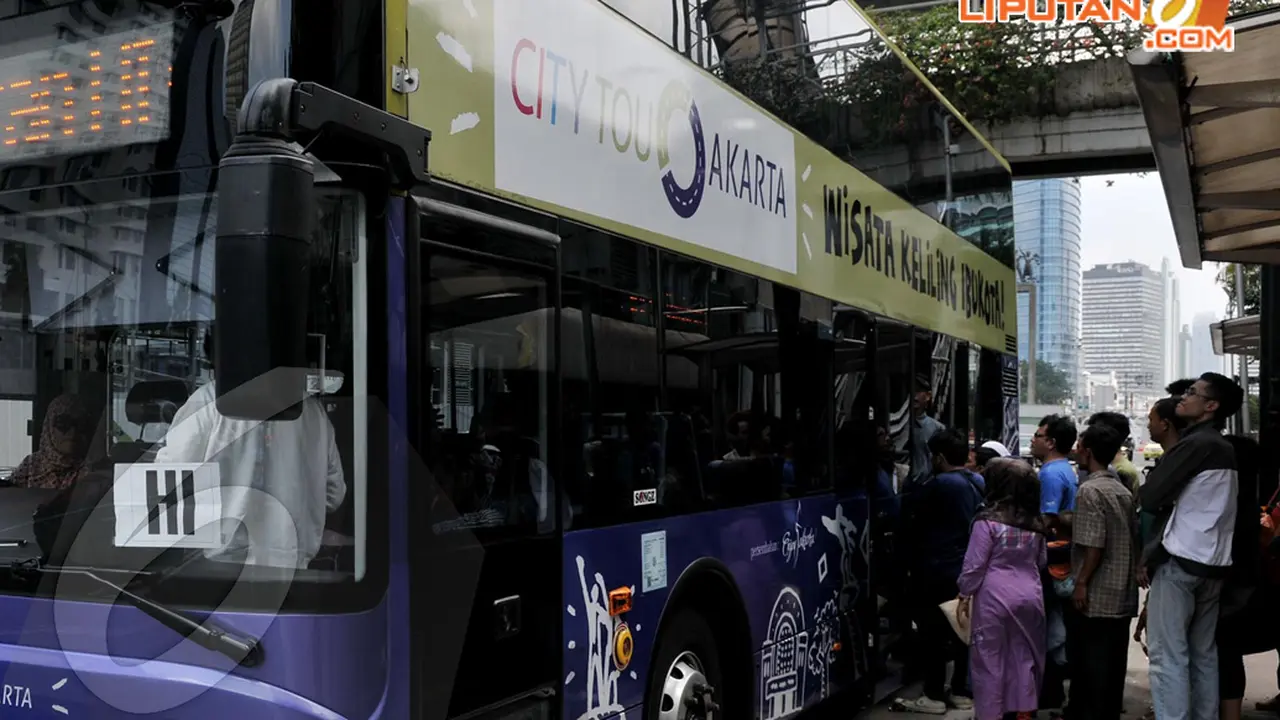 [FOTO] Bus Wisata Jokowi Diserbu Warga Saat Liburan