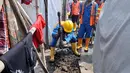 Dalam razianya petugas Palyja menemukan pemakaian air secara ilegal oleh warga baik dipakai sebagai konsumsi ataupun untuk dijual, Jakarta, Rabu (4/6/2014) (Liputan6.com/Johan Tallo) 
