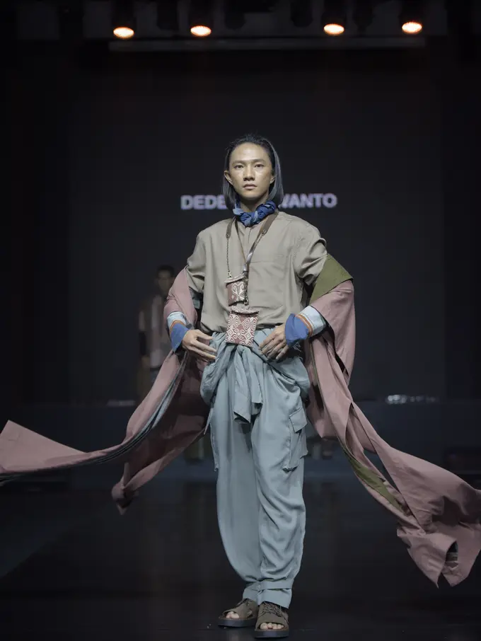 Melihat Kolaborasi Apik antara Fashion dan Art di Jakarta Fashion Trend 2022