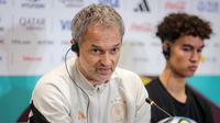 Pelatih Timnas Jerman U-17, Christian Wuck, dalam sesi jumpa pers jelang final Piala Dunia U-17 2023, Jumat (1/12/2023). Rencananya, Jerman U-17 akan bersua Prancis di Stadion Manahan, Solo, Sabtu (2/12/2023). (Bola.com/Bagaskara Lazuardi)&nbsp;
