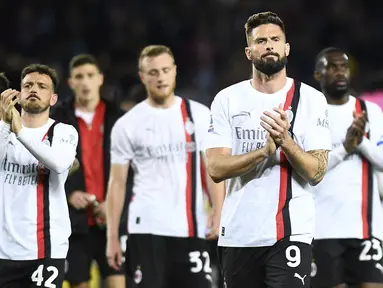 Para pemain AC Milan tampak kecewa setelah ditaklukkan Torino pada pekan ke-37 Serie A di Stadion Olimpico Grande Torino, Minggu (19/5/2024). AC Milan takluk 1-3. (Alberto Gandolfo/LaPresse via AP)