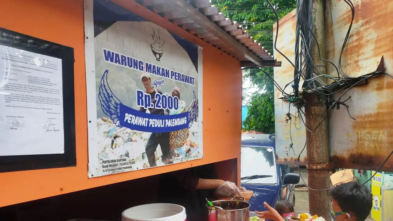 Indahnya Berbagi Nasi Rp2.000 ke Warga Terdampak Covid-19 di Palembang