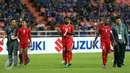 Pemain Timnas Indonesia berjalan lesu usai dikalahkan Thailand di final kedua Piala AFF 2016 di National Stadium Rajamangala, Bangkok, Sabtu (17/12). Indonesia kalah 2-0 dan harus puas menjadi runner up. (Liputan6.com/Helmi Fithriansyah)