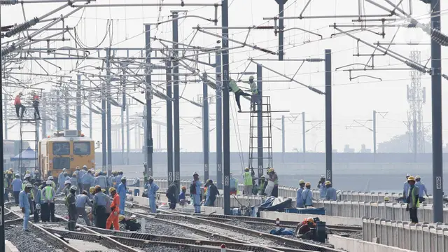 Memantau Perkembangan Proyek Stasiun Halim Kereta Cepat Jakarta-Bandung
