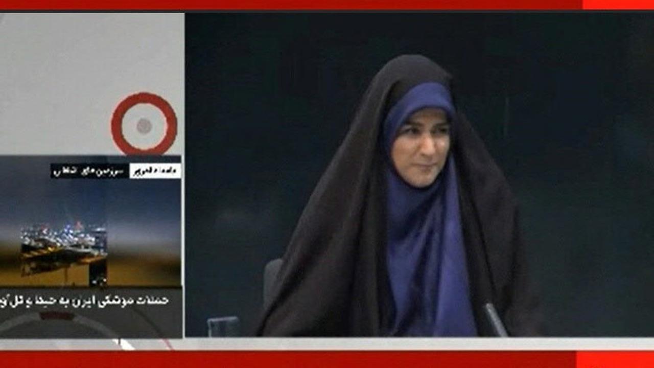 FOTO: Momen Penyiar Televisi Menghentikan Siaran Langsung Saat Serangan Udara Israel Menghantam Gedung Broadcasting