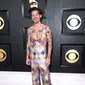 Harry Styles dengan jumpsuit kotak-kotak "Clowncore" di Grammy Awards 2023. (Dok. Twitter/Th_collins07)