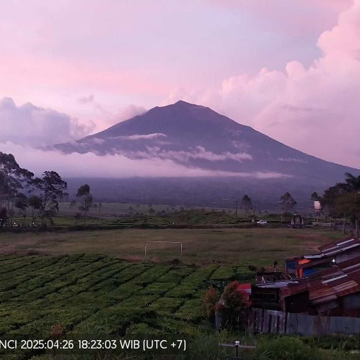 Deretan Gunung Api di Sumatera Barat