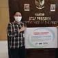 Yili Group bersama PT Green Asia Food Indonesia, produsen Joyday Ice Cream mendonasikan perlengkapan medis esensial melalui Kantor Staf Presiden.