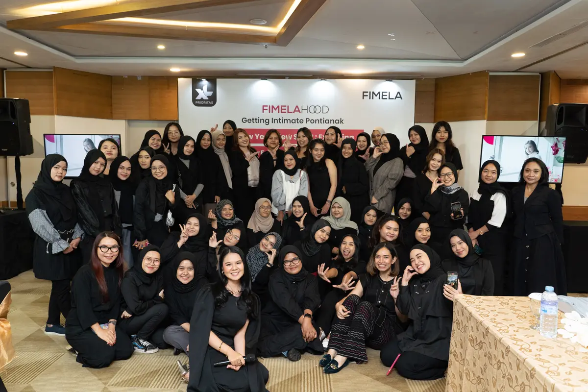Foto bersama dengan semua peserta Fimelahood Getting Intimate with XL Prioritas di Pontianak.