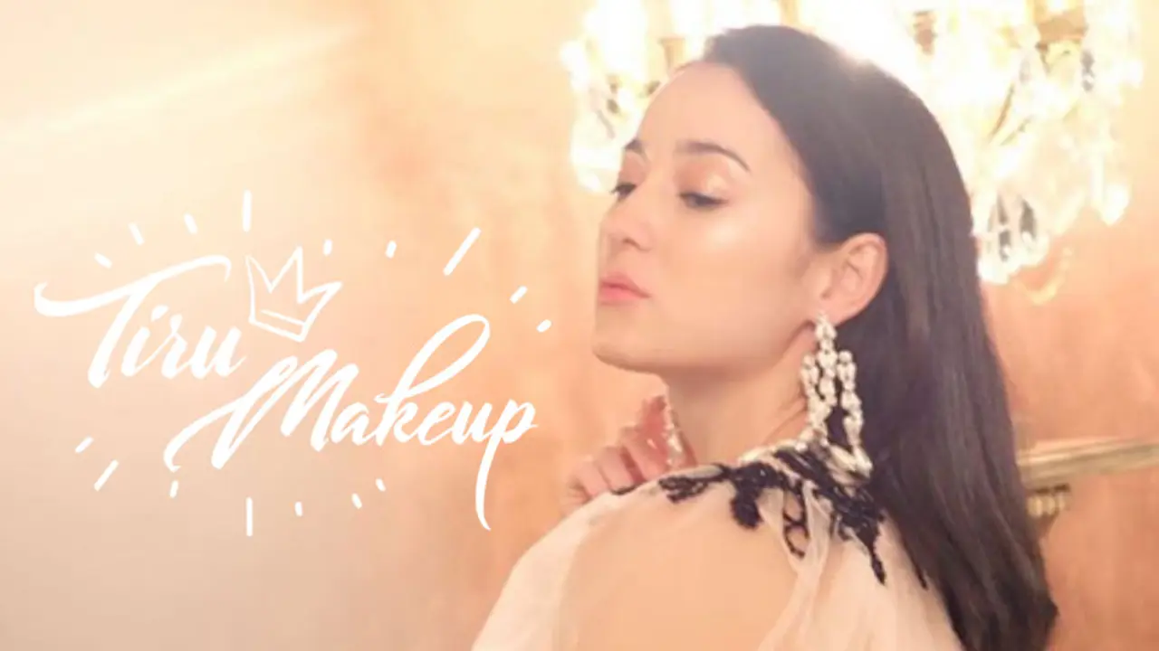 Tiru Makeup: Terlihat Fresh di Bulan Puasa? Ikuti Makeup Simpel ala Julie Estelle