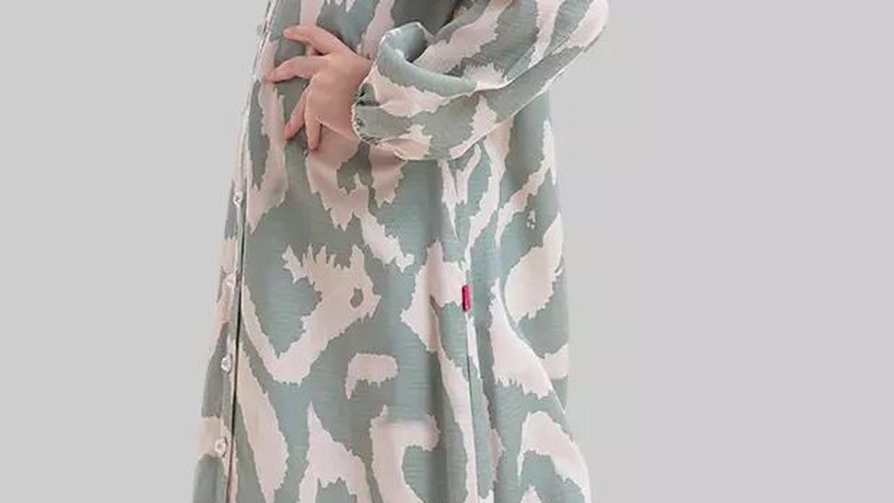 <b>Gamis dengan Motif dan Sentuhan Ruffle dari EXIT&nbsp;</b>