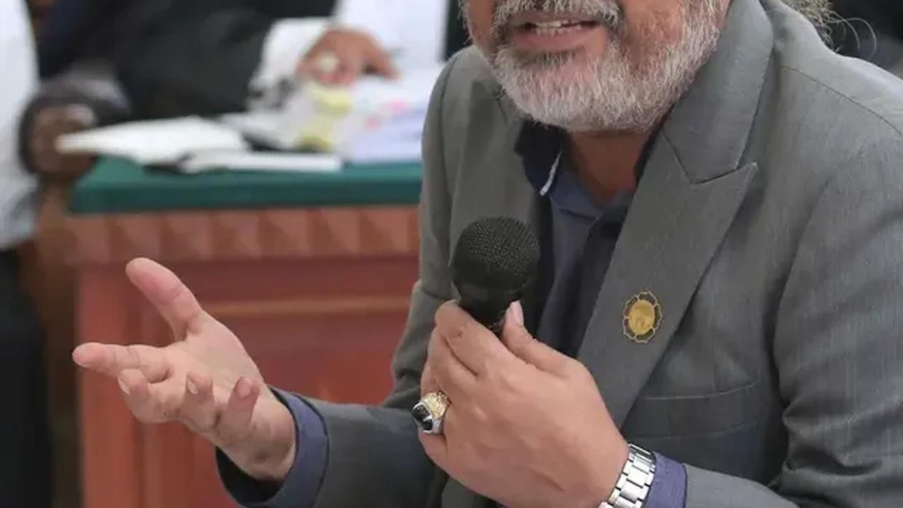 Agus menjelaskan, pihaknya akan terlebih dahulu melakukan ibadah secara keagamaan pada hari Minggu untuk Arist Medeka. Dilanjutkan keesokan harinya akan dilakukan ibadah secara adat Batak di tempat persemayaman di RSPAD.