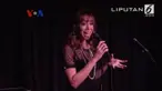 Melanie Maras sering menggunakan masa kecil di Indonesia sebagai bahan cerita di depan mic.