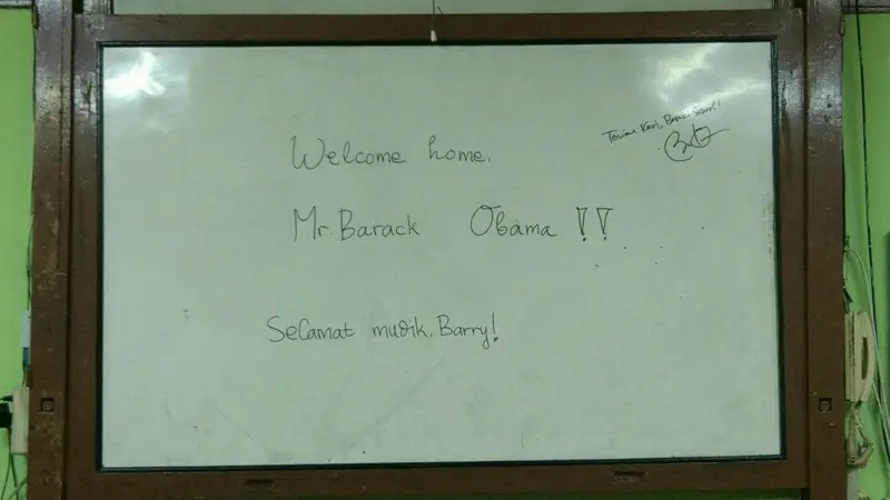 Tulisan Obama di papan tulis