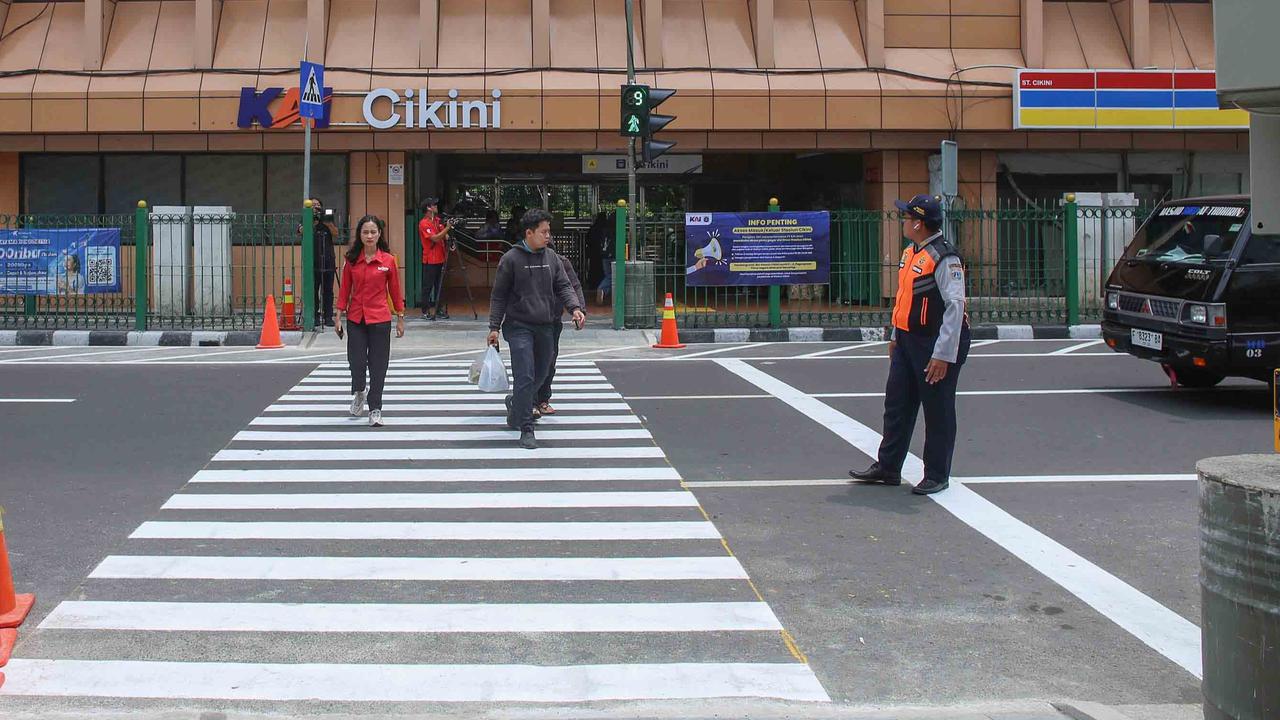 FOTO: Uji Coba Pelican Crossing di Stasiun Cikini