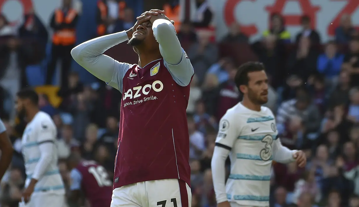 Usai tertinggal, Aston Villa berusaha membalas dengan menggencarkan serangan ke pertahanan Chelsea. Beberapa peluang diperoleh di antaranya melalui Leon Bailey yang berhasil memenagi duel udara di depan gawag Chelsea, namun sundulannya hanya membentur tiang gawang Kepa Arrizabalaga. (AP/Rui Vieira)
