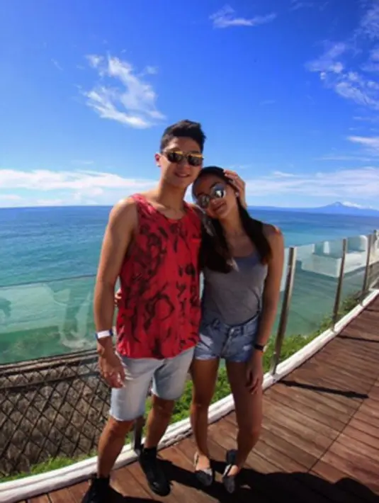 Momen Hari Valentine biasanya dimanfaatkan banyak orang maupun pasangan untuk berbagi kebersamaan. Seperti Al Ghazali dan Alyssa Daguise yang menghabiskan waktu romantis bersama di momen Valentine. (via instagram/@alghazali7)