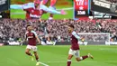 Meski menduduki peringkat keenam klasemen, West Ham ternyata memiliki catatatan laga kandang lebih baik dari Chelsea dan Tottenham. The Hammers mampu mendulang 27 poin dari 15 laga dengan torehan 8 kemenangan, 3 imbang, dan 4 kekalahan. (AFP/Justin Tallis)