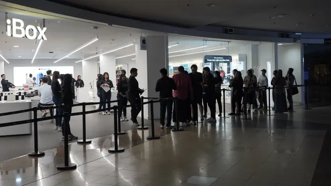 <p>Antrean pelanggan untuk pre-order iPhone 17 di Mall Kelapa Gading. (Doc: Erajaya)</p>