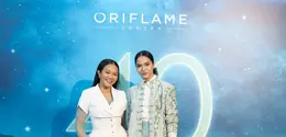 Yura Yunita dan Putri Marino berfoto bersama dalam acara 40th Anniversary Oriflame Indonesia. [Dok/Oriflame Indonesia]