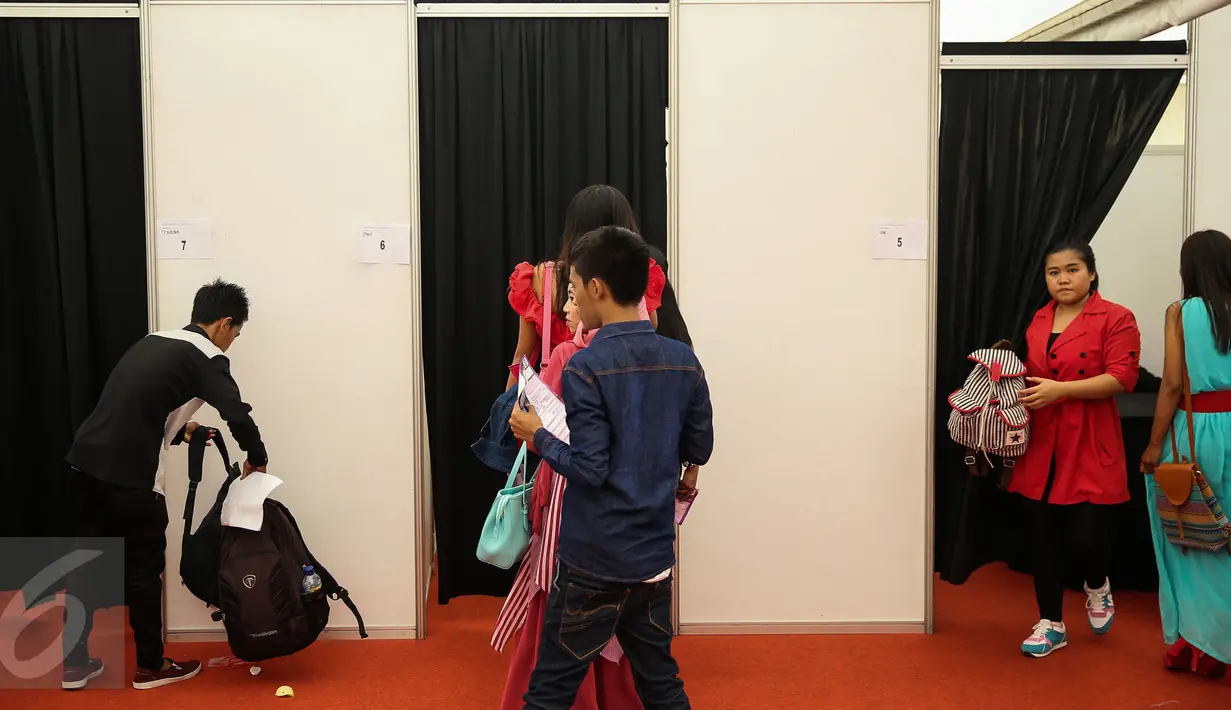 Suasana tempat audisi saat Audisi D Academy 3 Indosiar di Jakarta, Minggu (6/12). Berdasarkan data panitia, lebih dari enam ribu peserta yang mendaftar untuk ikut audisi. (Liputan6.com/Faizal Fanani)