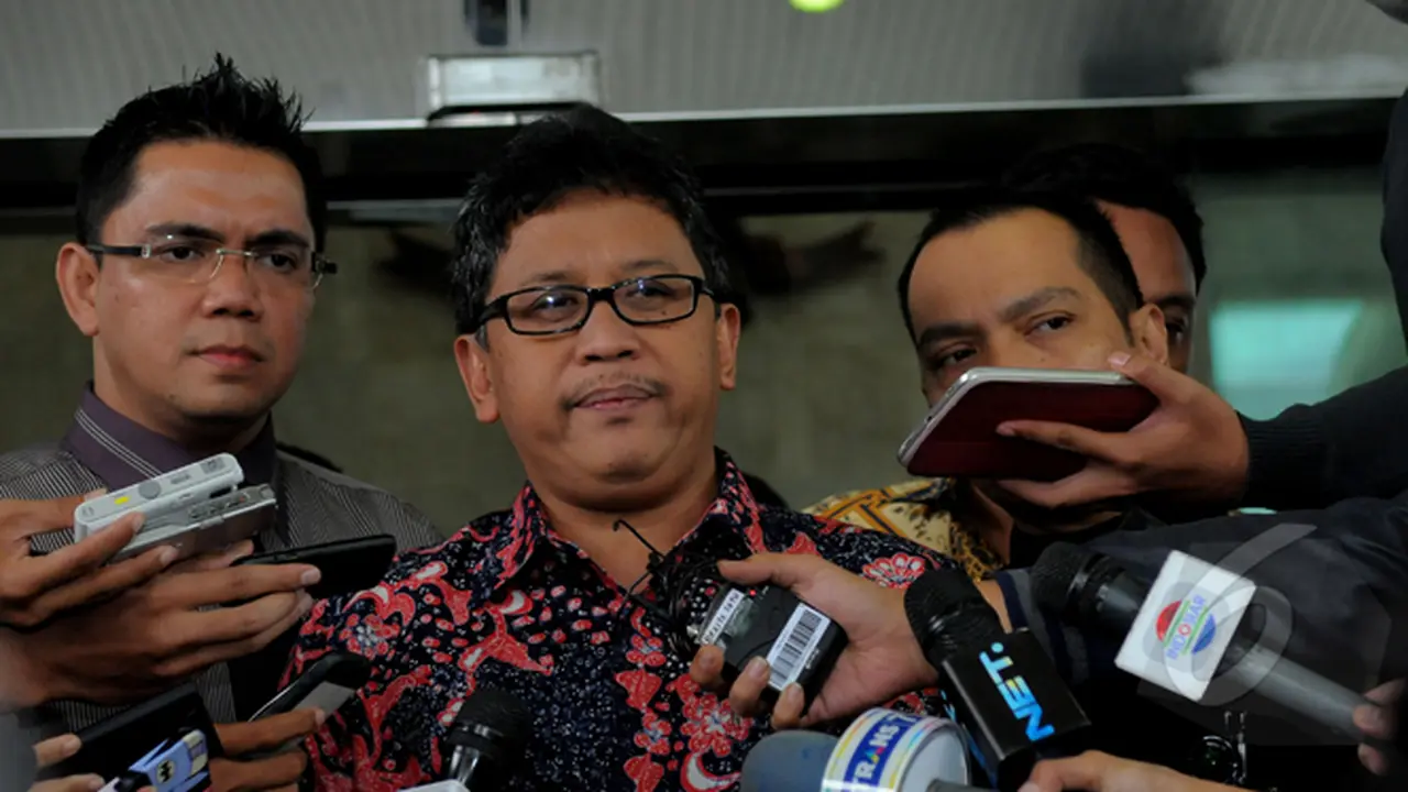 Hasto Serahkan Barang Bukti ke KPK