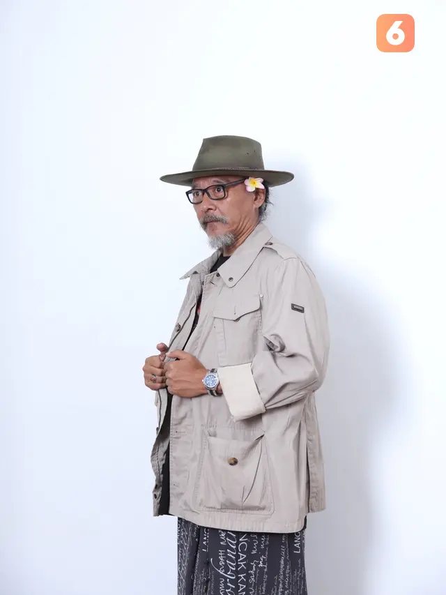 [Fimela] Sujiwo Tejo Media Visit Film Mangkujiwo