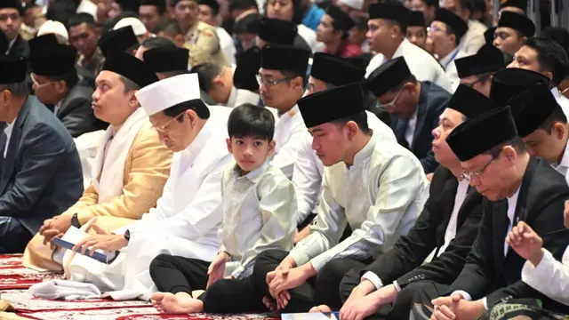 Momen Wapres Gibran Sapa Jemaah Usai Salat Idul Adha di Masjid Istiqlal