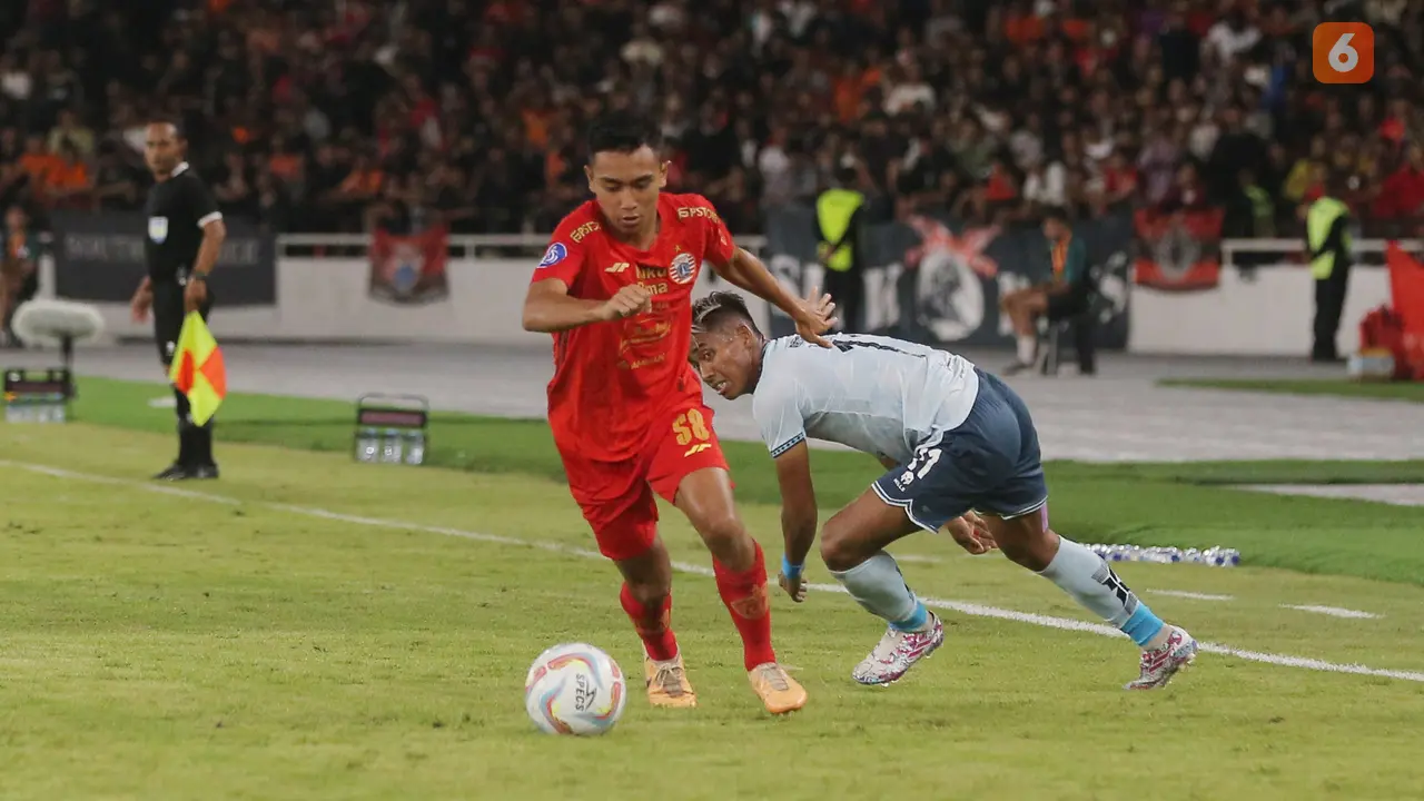 Foto: Aksi Mencuri Bola Ala Rayhan Hanan yang Berujung Gol untuk Persija