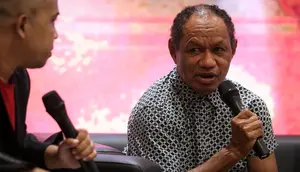 Mantan pemain Timnas Indonesia dan Jebolan Kompetisi&nbsp;Galatama, Rully Nere&nbsp;memberikan keterangan saat acara Refleksi 93 Tahun PSSI di GBK Arena, Senayan, Jakarta, Senin (17/04/2023). (Bola.com/Bagaskara Lazuardi)