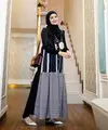 Gamis hitam adalah pilihan yang elegan dan powerful saat hadir pada acara buka bersama. Pilihlah gamis hitam dengan motif yang unik seperti yang digunakan Shireen Sungkar. (instagram/shireensungkar)