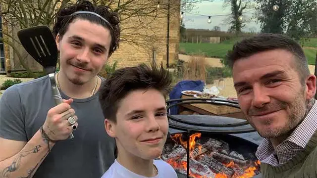David Beckham bersama dua anaknya, Cruz dan Brooklyn