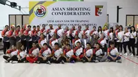 Atlet muda cabor menembak dan para pelatih dari 11 negara Asia yang mengikuti 12 Asian Youth Training and Coaching Camp Air Rifle di Lapangan Tembak PB Perbakin, Senayan, Jakarta, mulai 1 hingga 11 Juli 2023. (Bola.com/Dok. PB Perbakin)