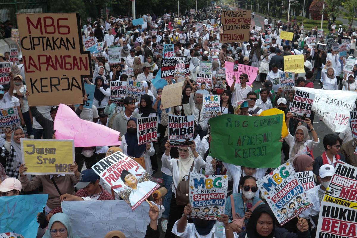 FOTO: Massa Aksi Dukung Kelanjutan Program Makan Bergizi Gratis