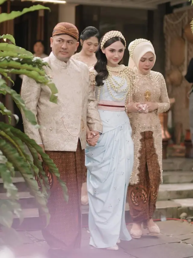 Ronce Melati Naik Level! Gaya Siraman Syifa Hadju Bak Putri Bridgerton, Perpaduan Jawa & Regency yang Memikat