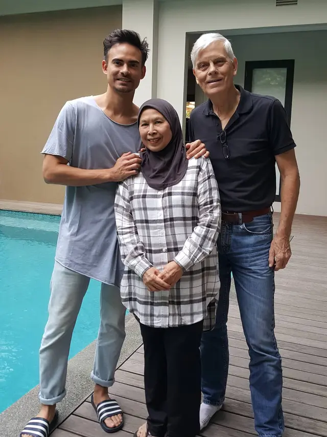 Ungkap Curahan Duka, Ini 6 Kenangan Manis Ibunda dan Mendiang Ashraf Sinclair