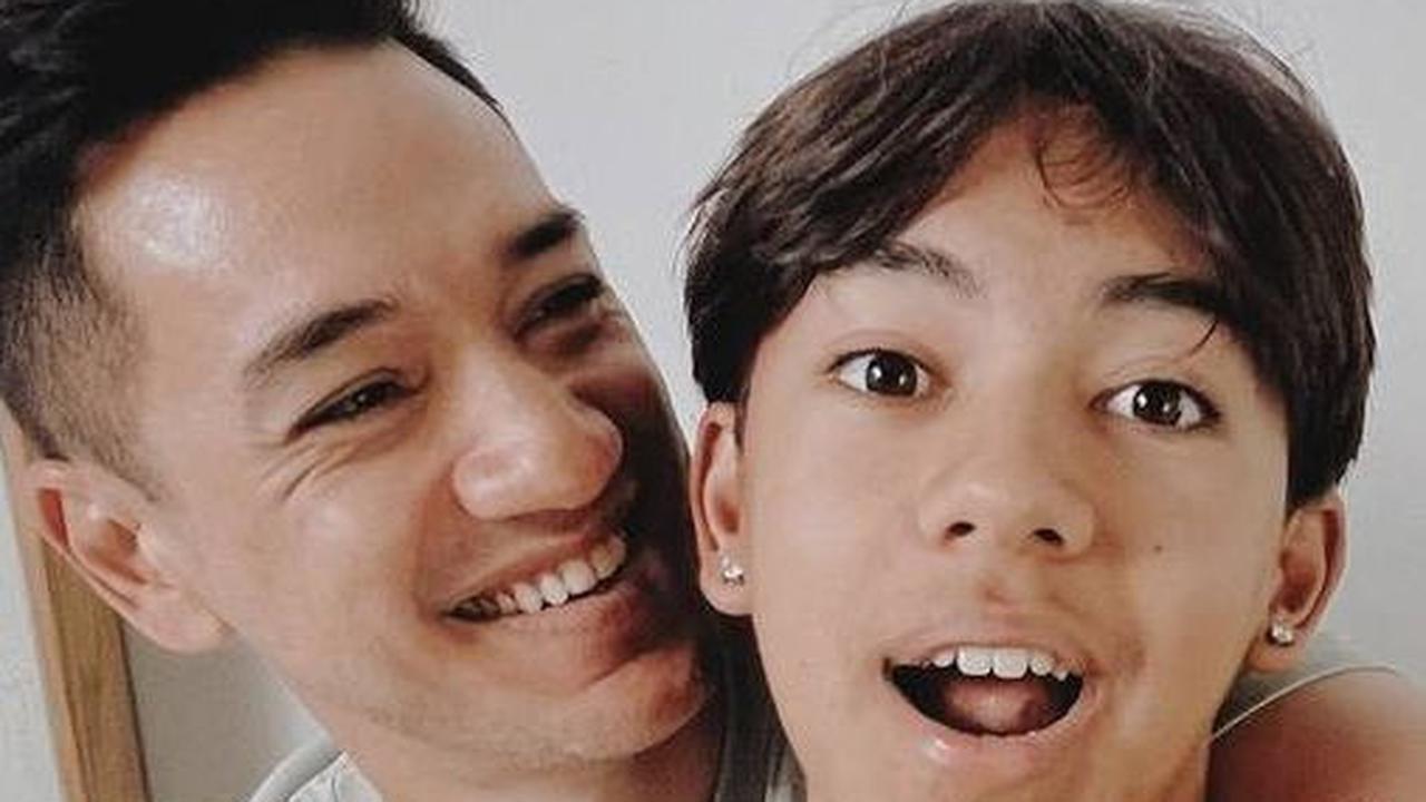 Potret Kompak Jason Putra Nana Mirdad dan Andrew White Bareng Sang Ayah yang Sama-sama Miliki Perut Sixpack