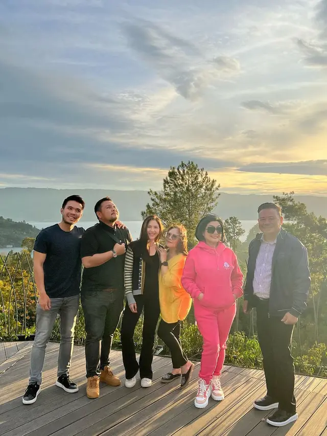 Inspirasi OOTD Jessica Mila yang Kasual Tapi Stylish Saat Liburan ke Sumatera Utara