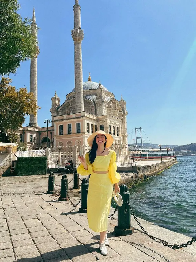 Ingin Travelling Bareng Pasangan Hidup, Ini 6 Potret Febby Rastanty di Turki