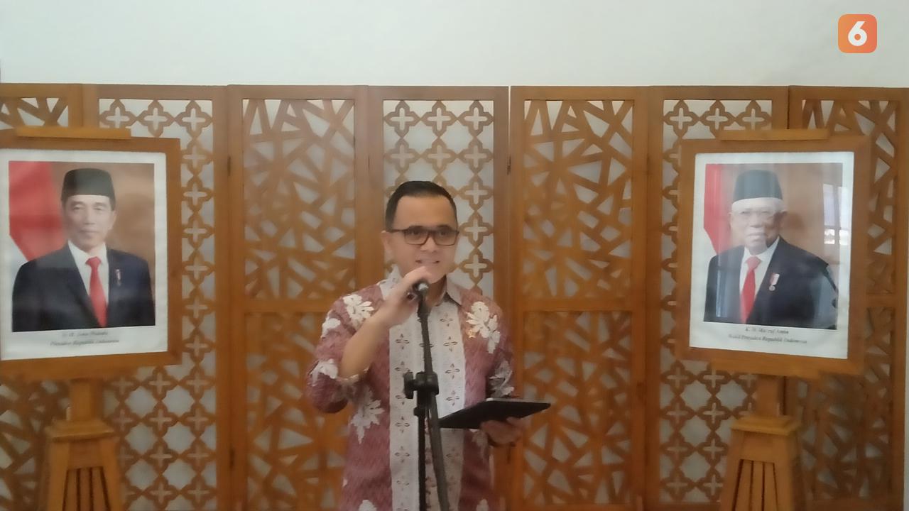 Menpan RB Abdullah Azwar Anas menggelar konrensi pers terkait pemberlakukan WFA dan WFO ASN dalam memperkuat manajemen arus Balik Lebaran 2024 (Hermawan Arifianto/Liputan6.com)