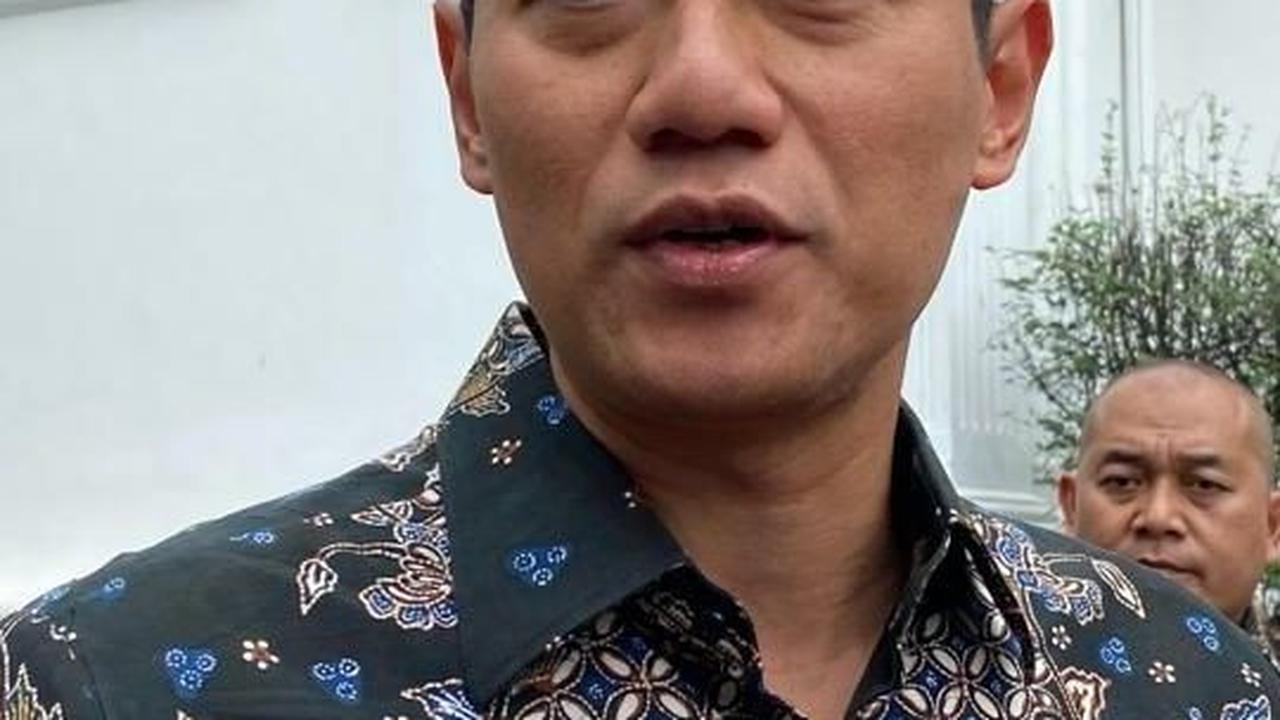 VIDEO: Tas Ransel Hitam AHY Bikin Salfok Saat Rapat di Istana, Isinya Tak Disangka-sangka