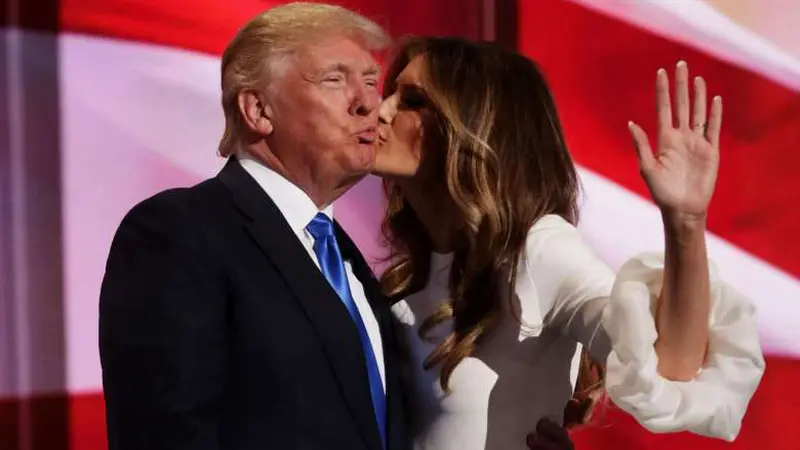 Donald Trump dan sang istri Melania di atas panggung Konvensi Partai Republik 