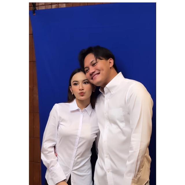 6 Momen Rizky Febian dan Mahalini Foto Latar Biru, Menikah 5 Mei Mendatang