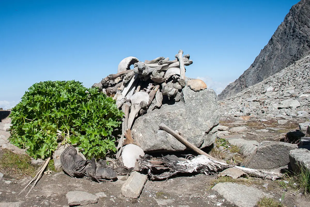 Danau Roopkund yang misterius di India 