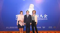 Dr. Wilfred Wong, Chairman of HK Film Development Council with Catherine Fitzgerald (NZ Film Festival) and Deborah Gabinetti (Balinale) (istimewa)